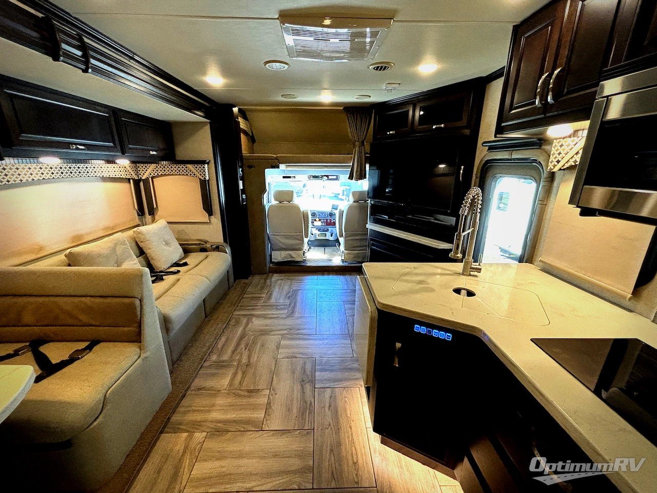 2018 Dynamax DX3 37BH Photo 5