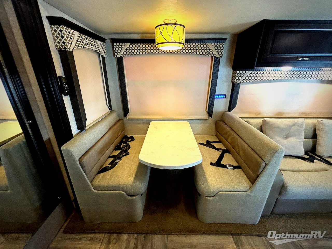 2018 Dynamax DX3 37BH Photo 16