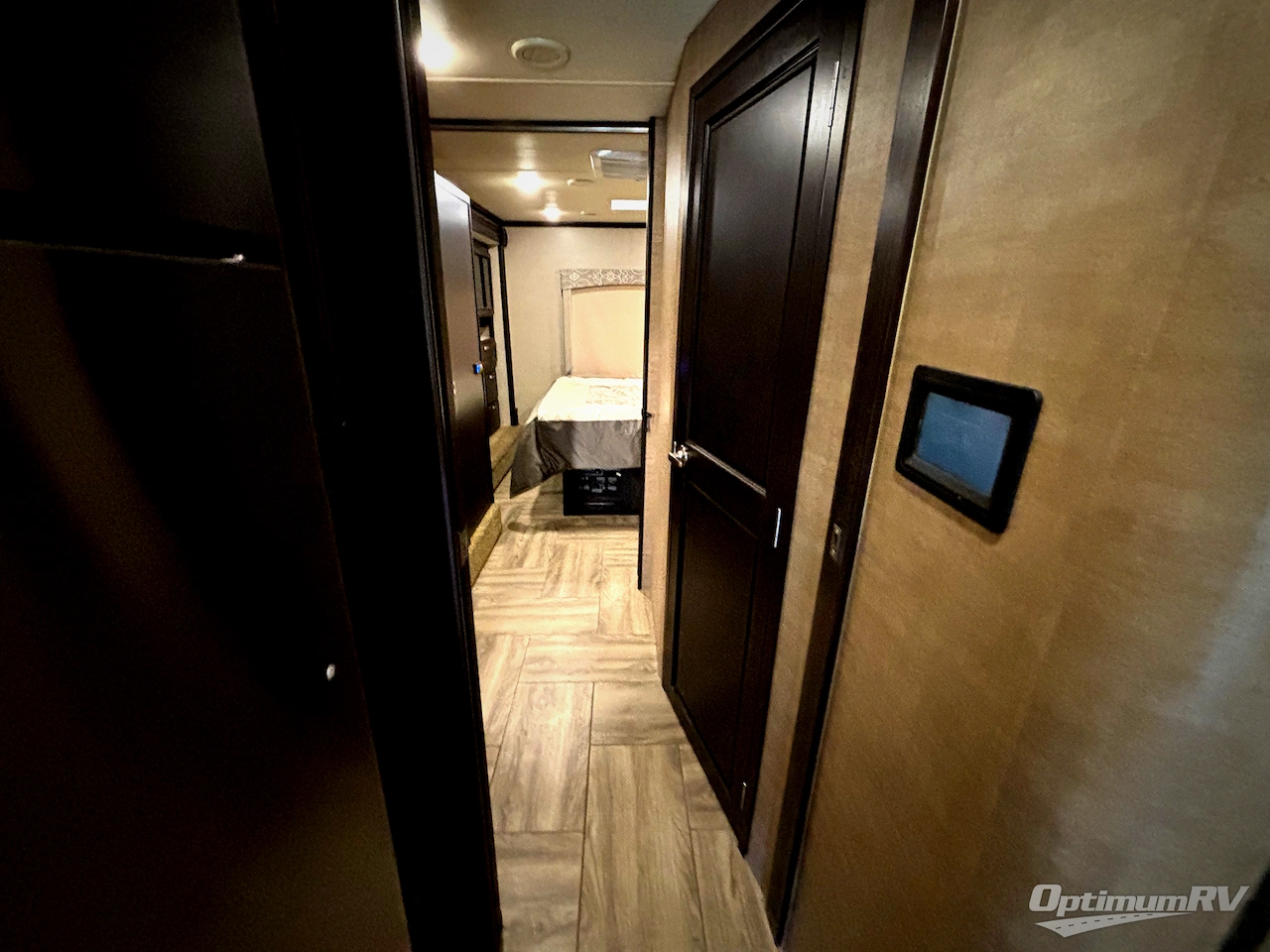 2018 Dynamax DX3 37BH Photo 17