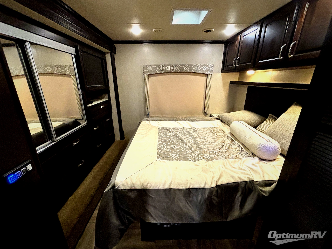 2018 Dynamax DX3 37BH Photo 25