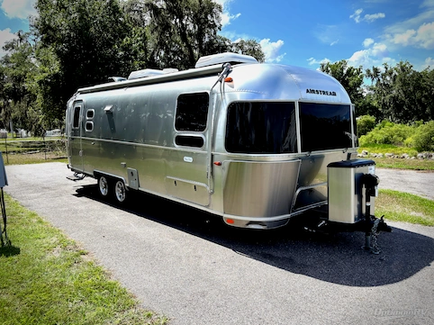Used 2022 Airstream RV Flying Cloud 27FB Featured Photo