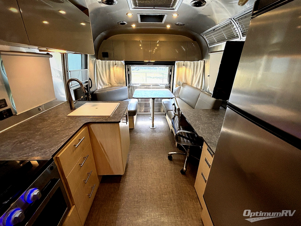 2022 Airstream Flying Cloud 27FB Photo 4