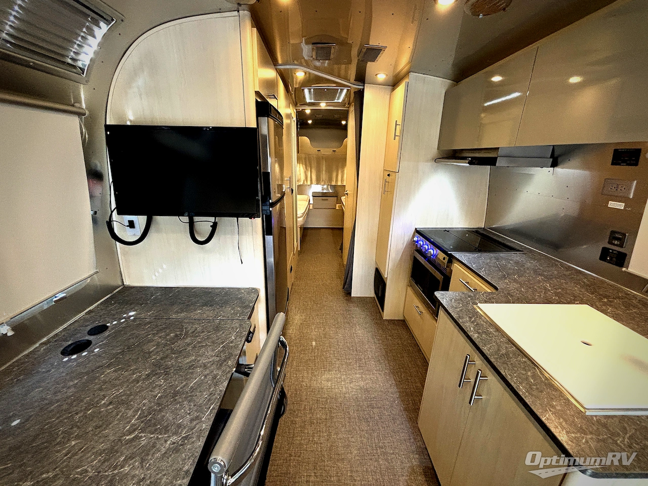 2022 Airstream Flying Cloud 27FB Photo 5