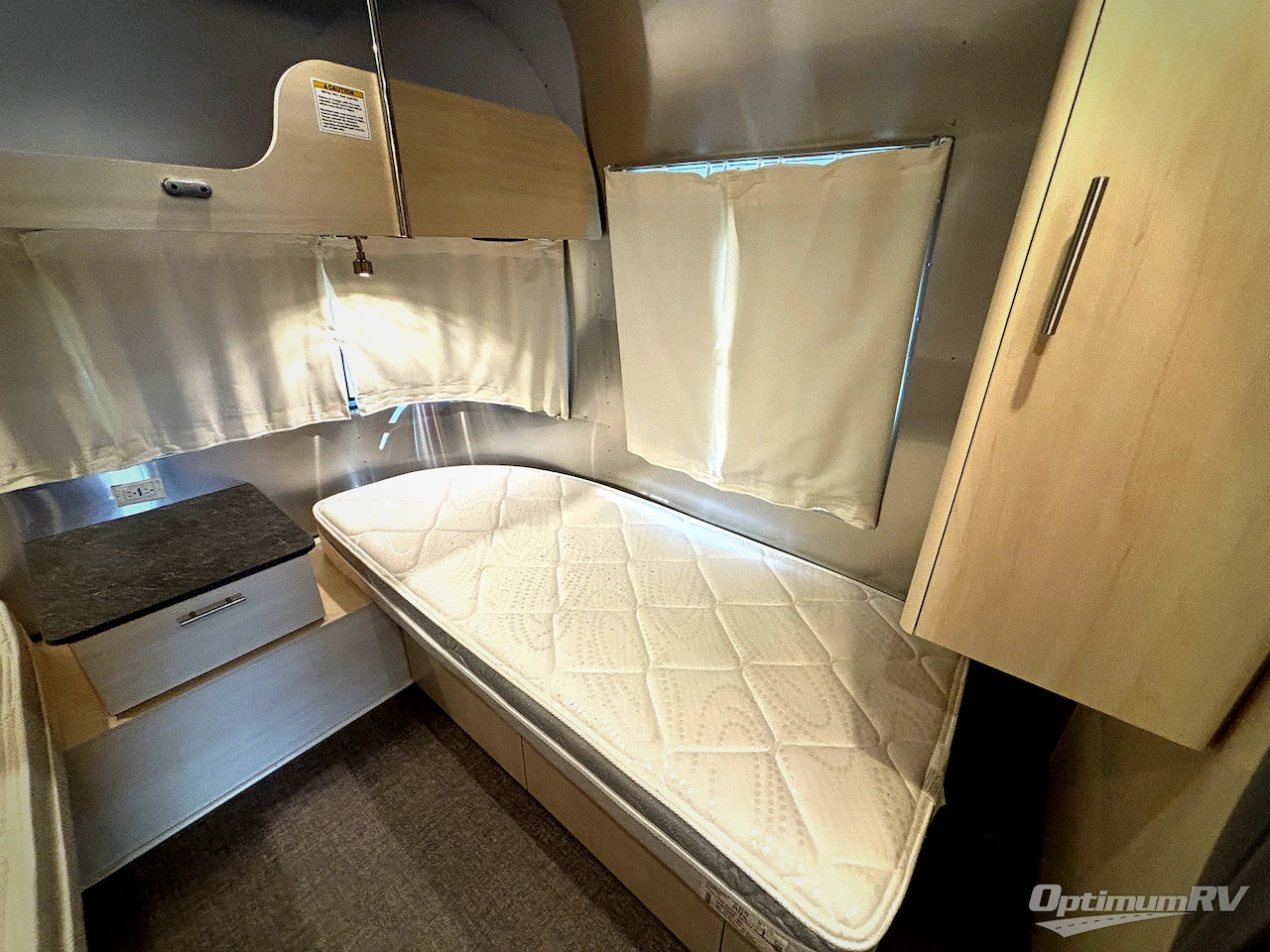2022 Airstream Flying Cloud 27FB Photo 11