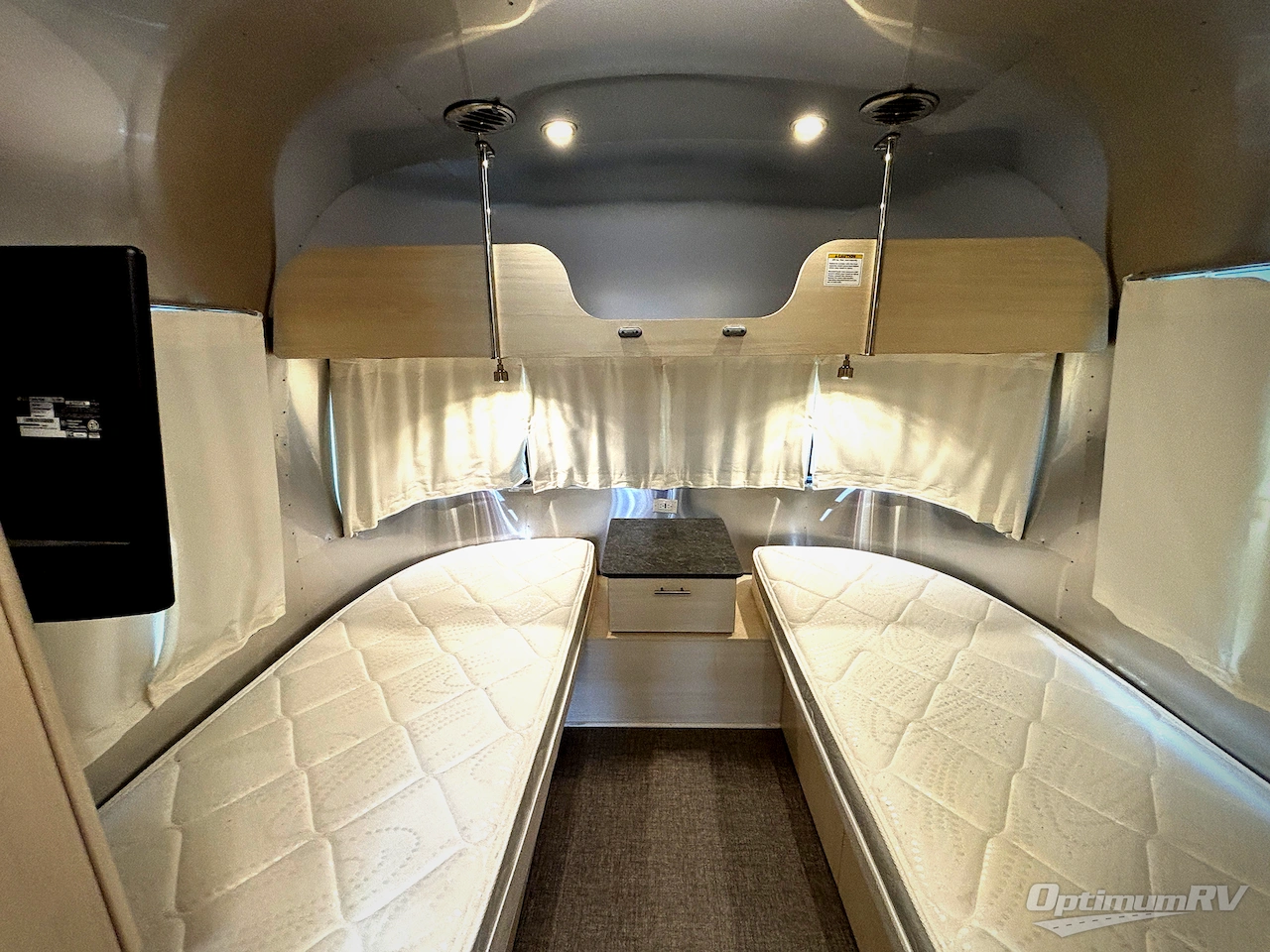 2022 Airstream Flying Cloud 27FB Photo 7