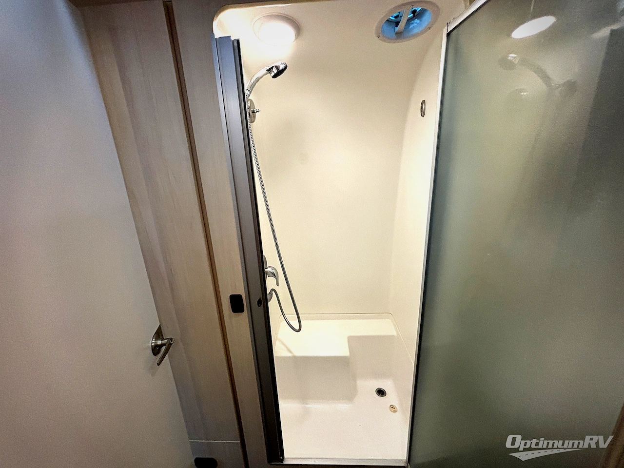 2022 Airstream Flying Cloud 27FB Photo 13