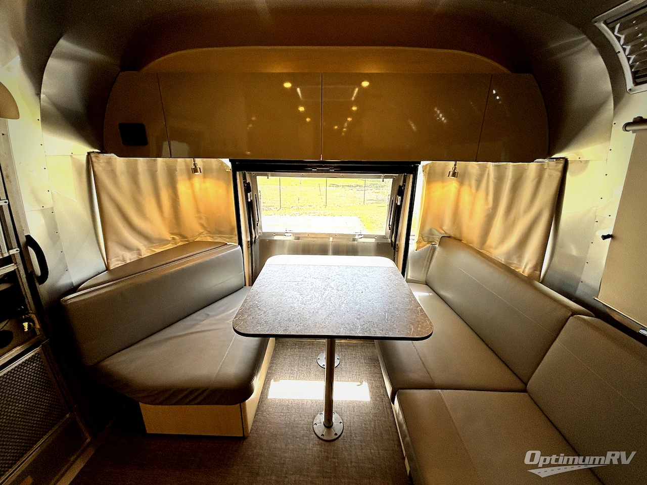 2022 Airstream Flying Cloud 27FB Photo 17
