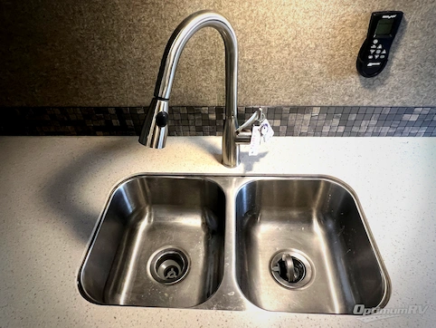 2019 Forest River Rockwood Ultra Lite 2650WS RV Photo 3