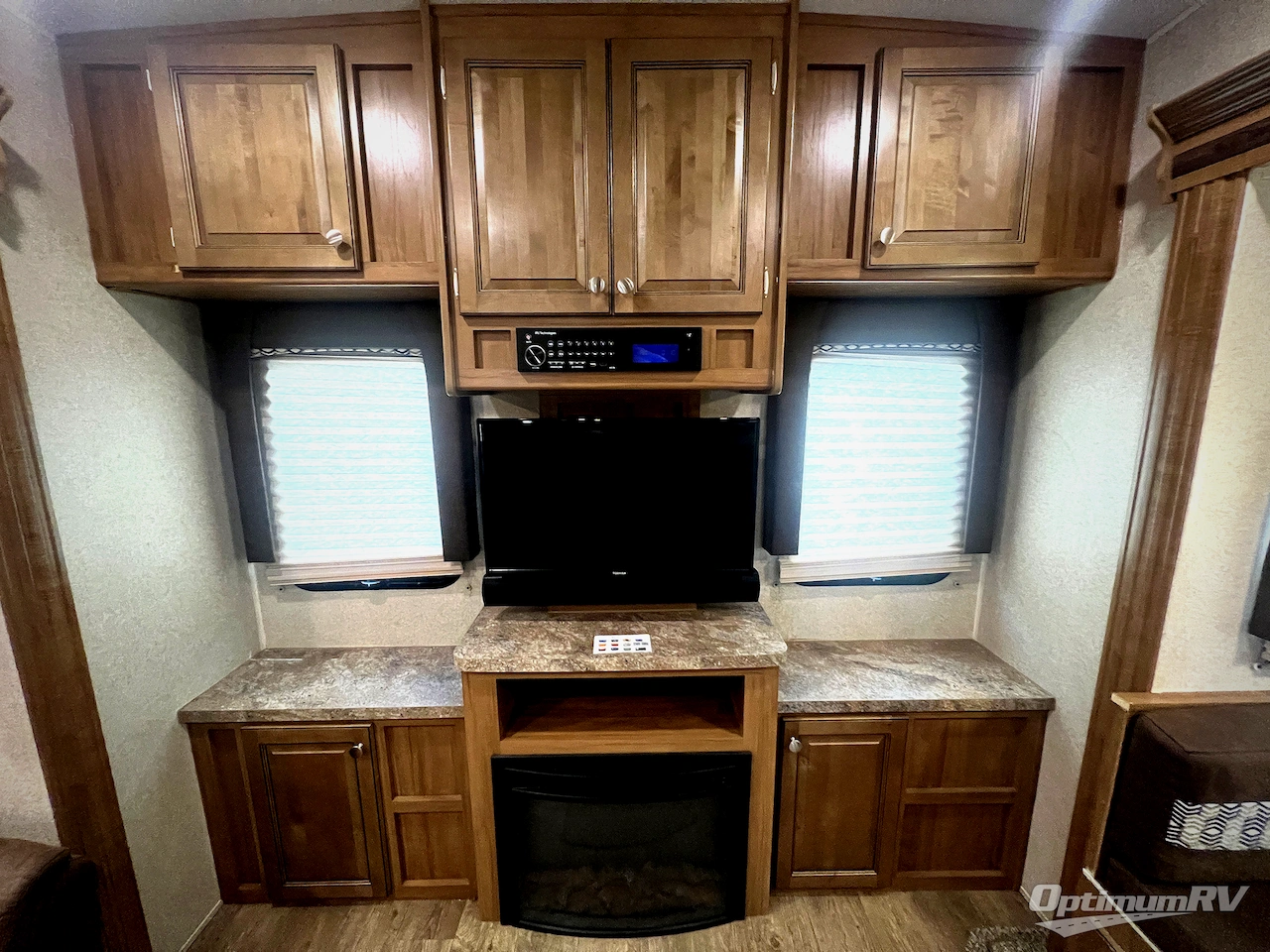 2019 Forest River Rockwood Ultra Lite 2650WS Photo 10