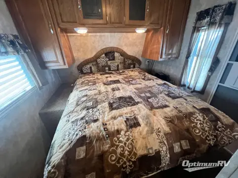 2006 Keystone Sprinter 274RLS RV Photo 4