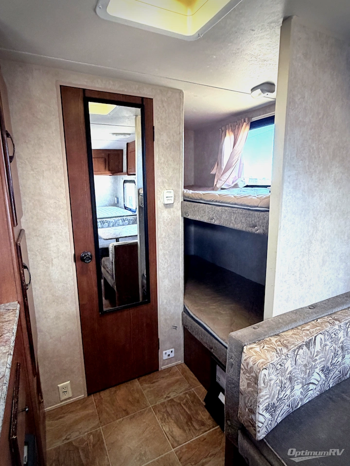 2018 Forest River Wildwood X-Lite 230BHXL Photo 6