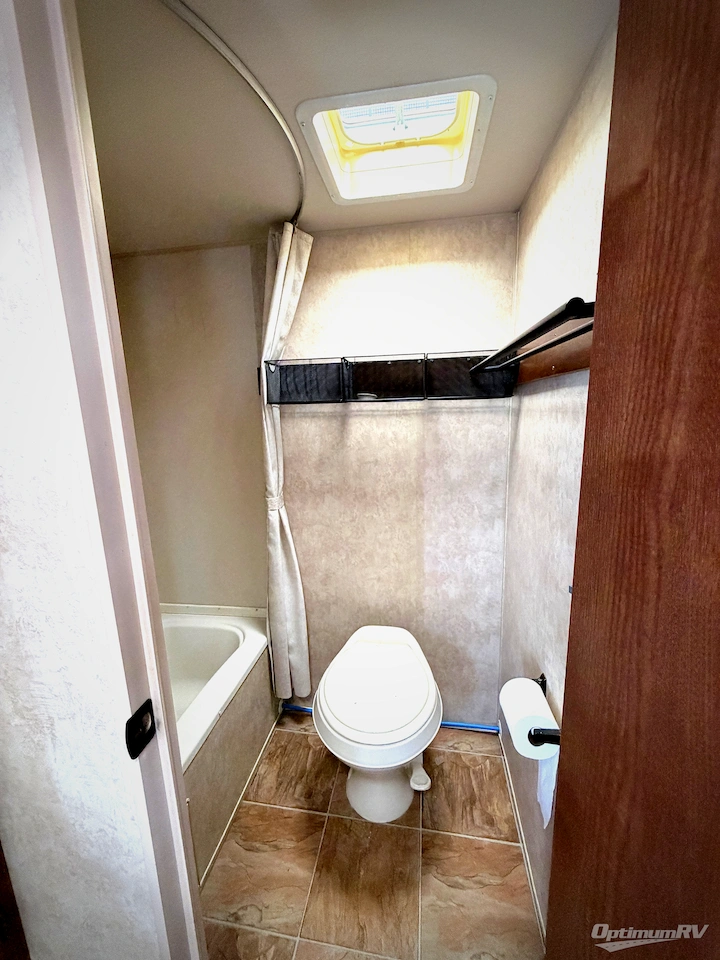 2018 Forest River Wildwood X-Lite 230BHXL Photo 7