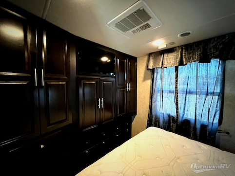 2015 Forest River Georgetown XL 377TSF RV Photo 4