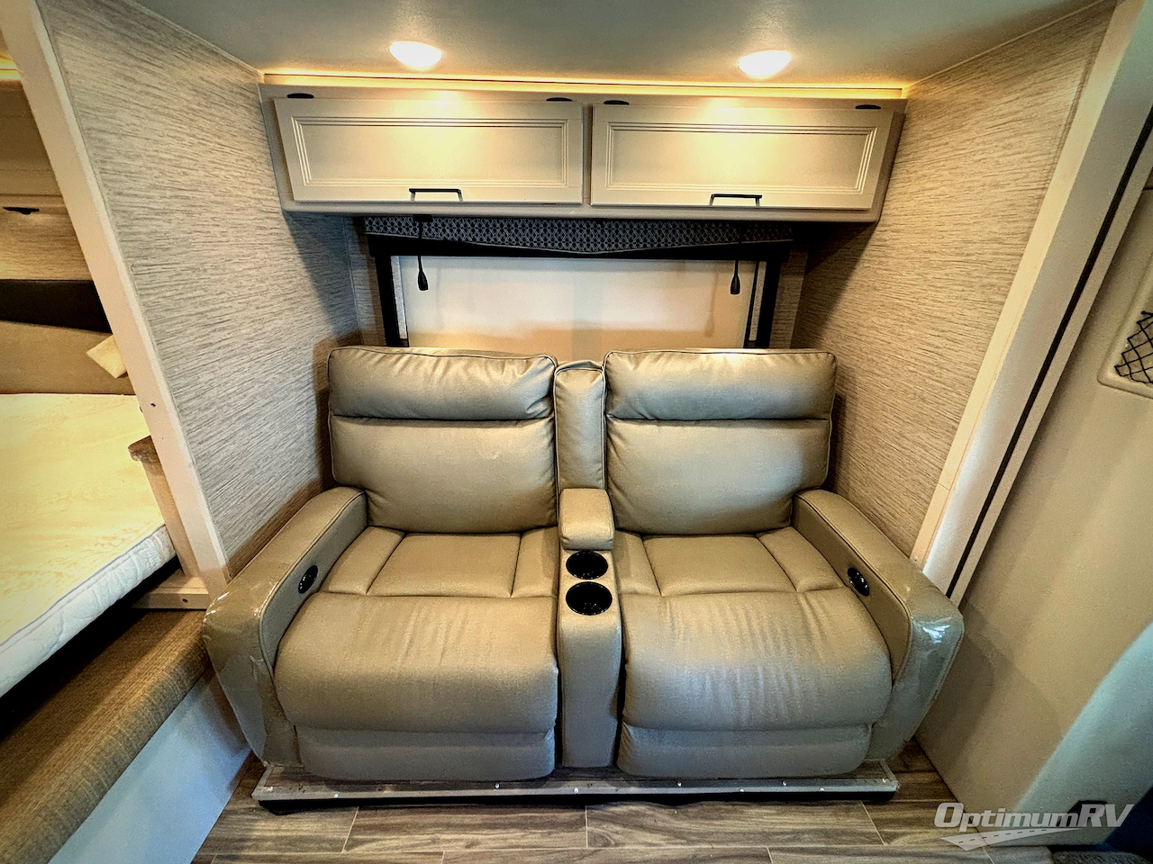 2022 Thor Compass AWD 23TW Photo 12