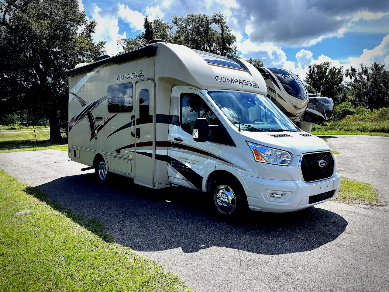 2022 Thor Compass AWD 23TW Photo 1