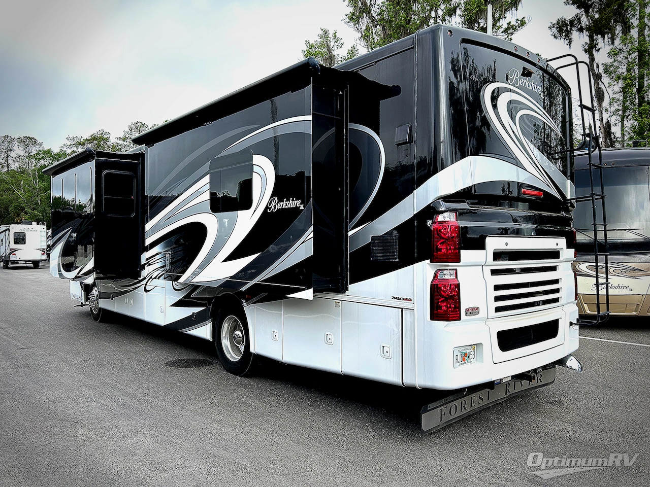 2018 Forest River Berkshire XL 37A Photo 3