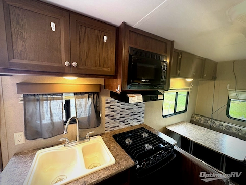 2017 Dutchmen Coleman Lantern Series 192RD RV Photo 4