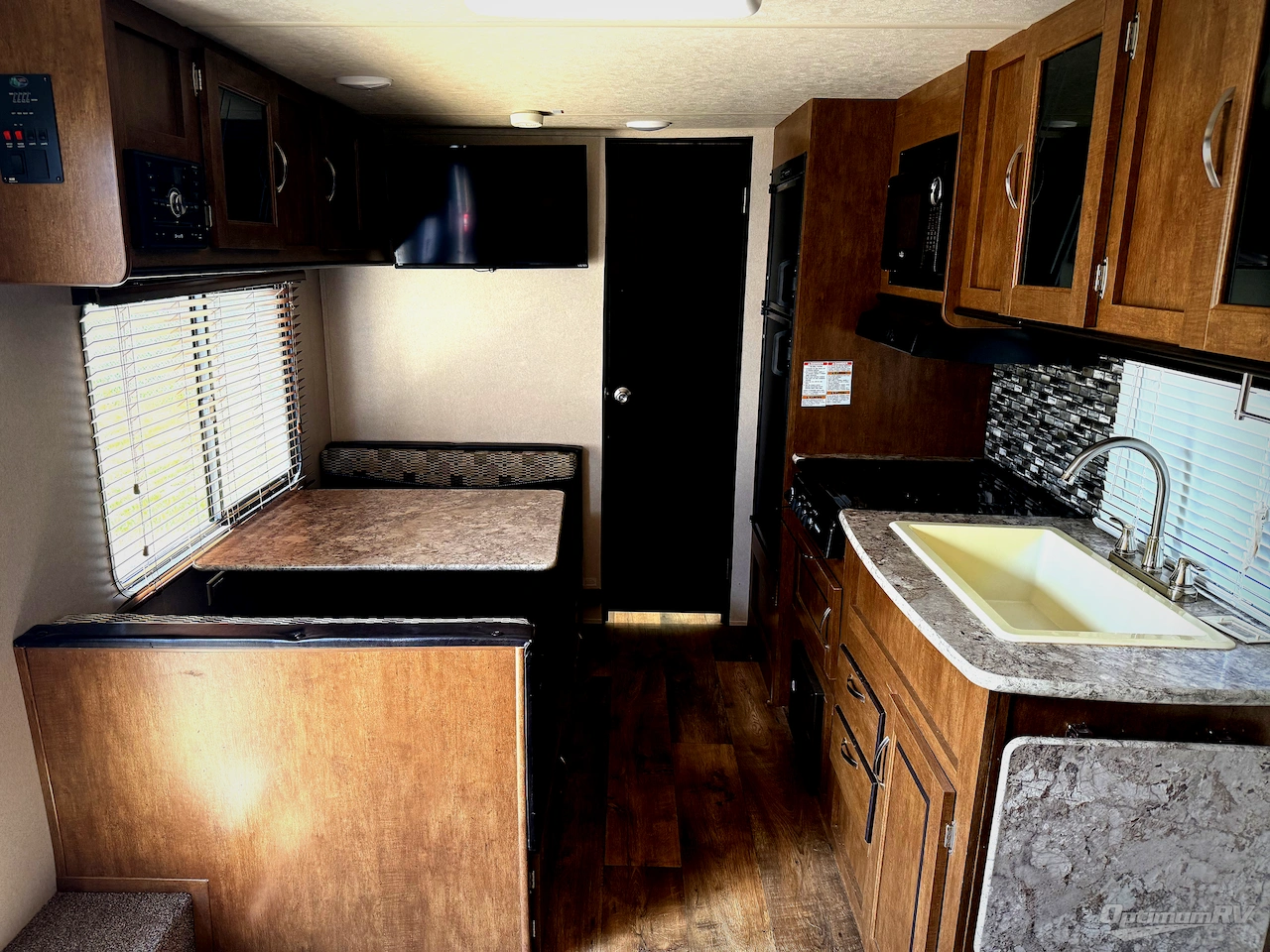 2018 Forest River Wildwood X-Lite 241QBXL Photo 2