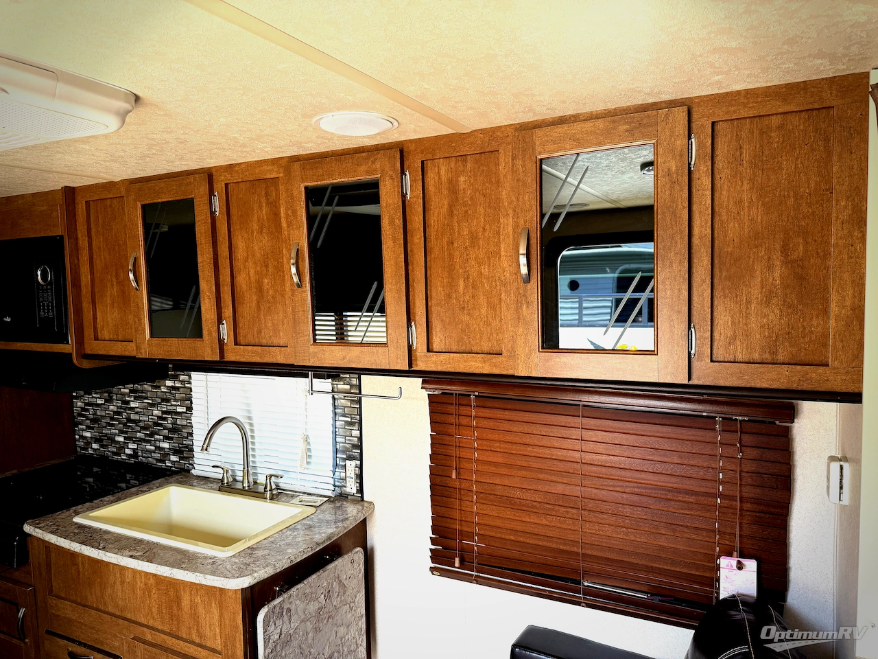 2018 Forest River Wildwood X-Lite 241QBXL Photo 9