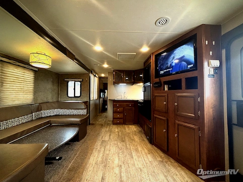 2018 Coachmen Freedom Express Ultra Lite 279RLDS RV Photo 2