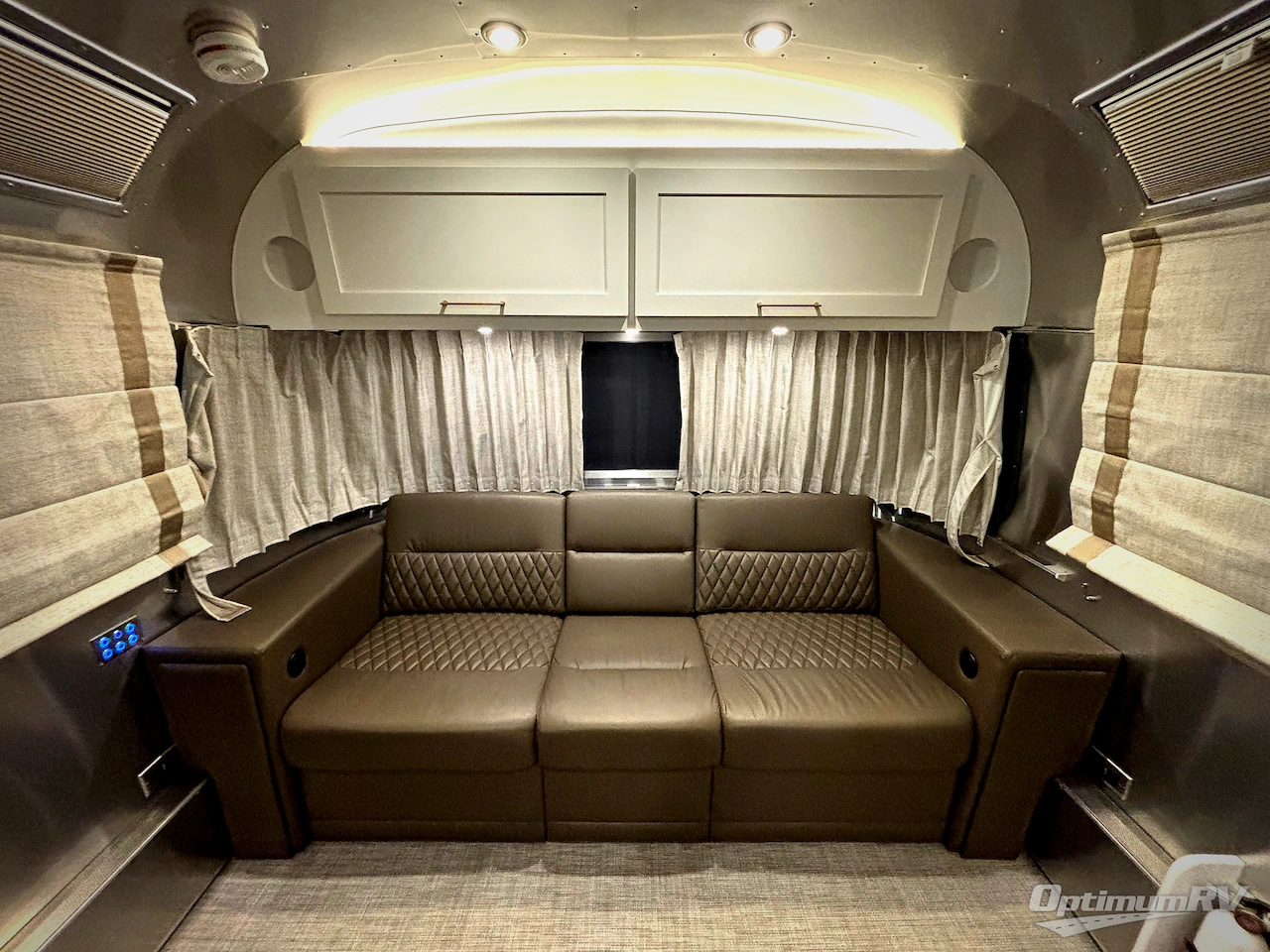 2023 Airstream Classic 30RB Photo 7