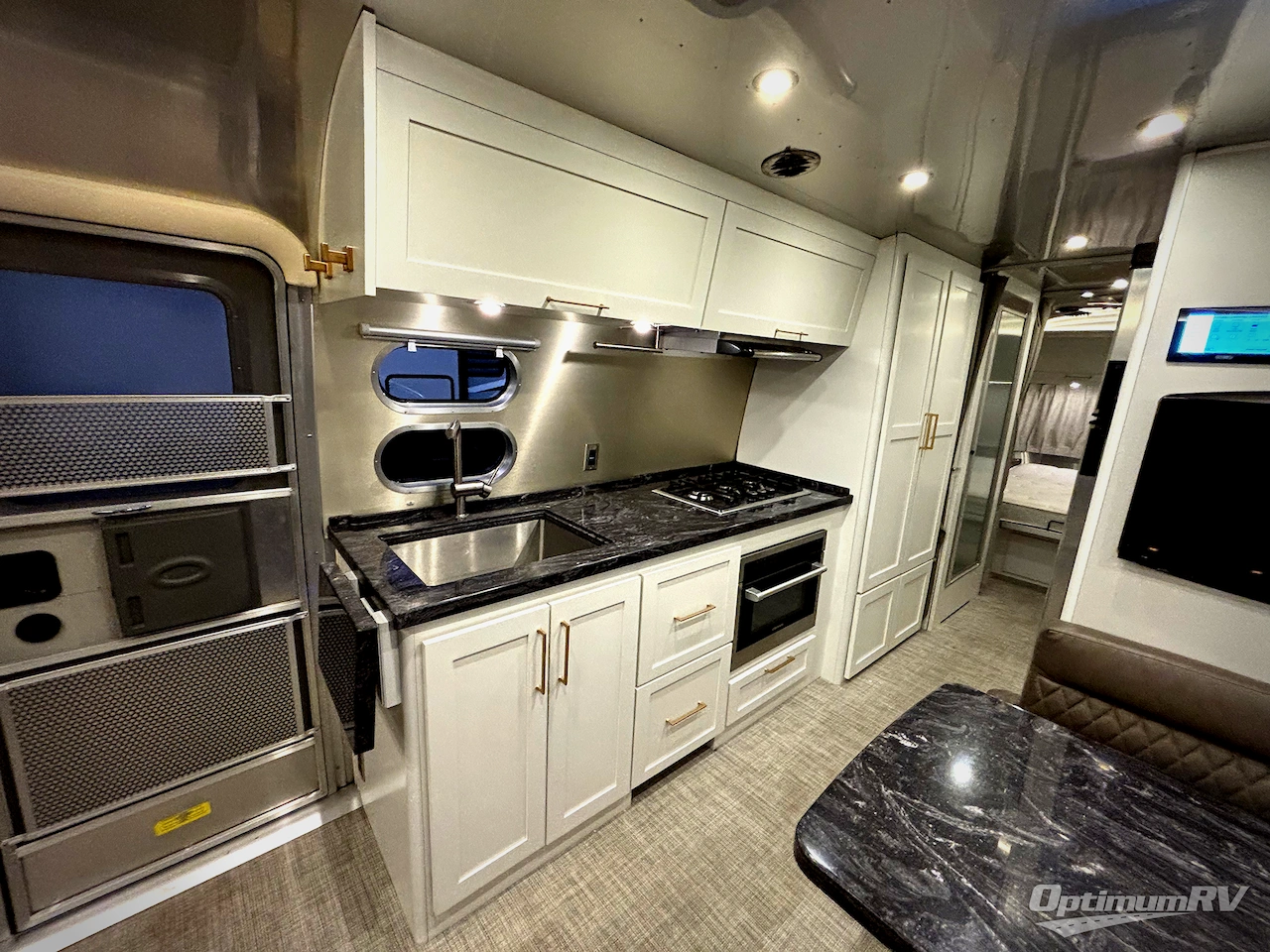 2023 Airstream Classic 30RB Photo 8