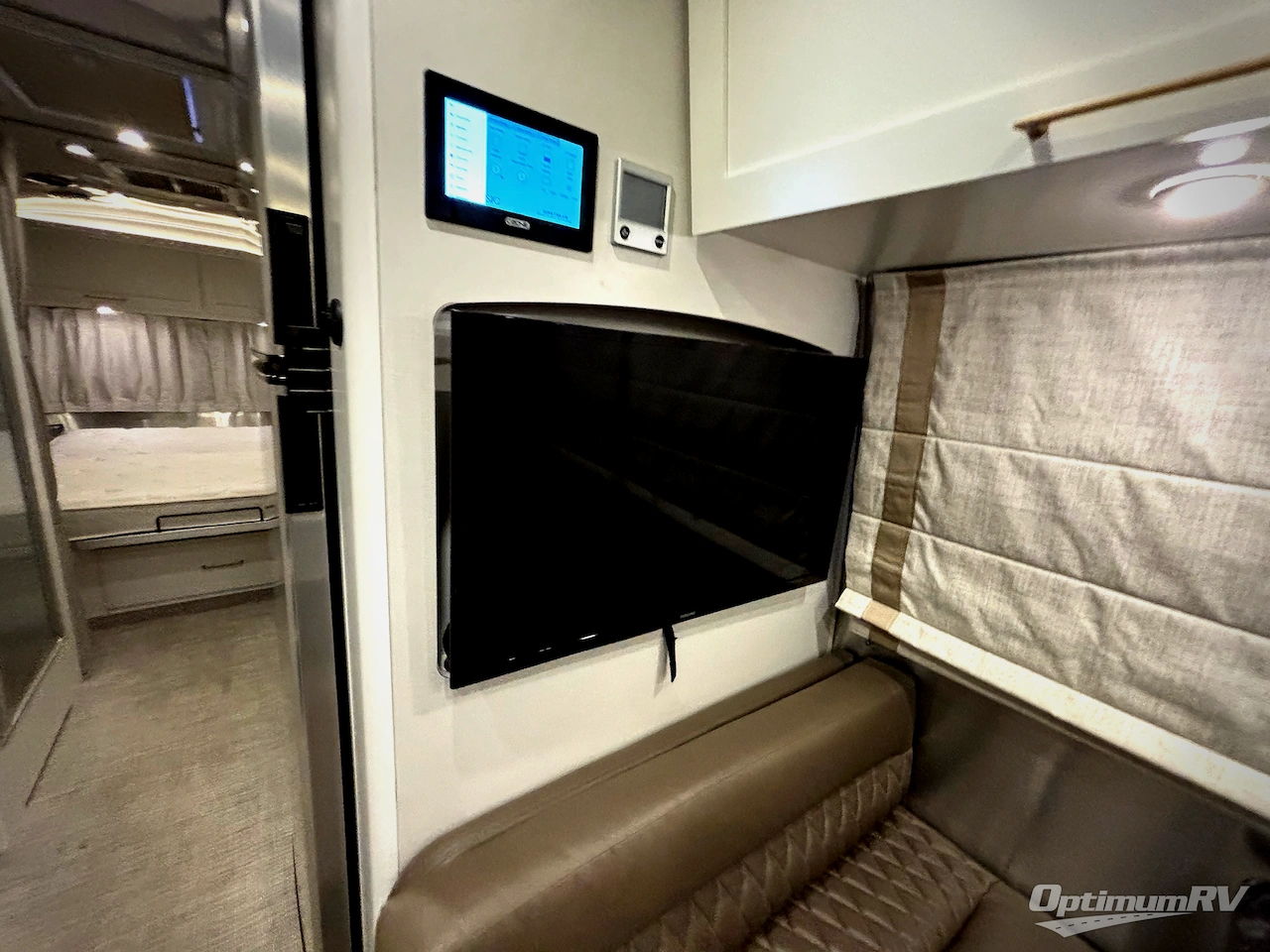 2023 Airstream Classic 30RB Photo 10