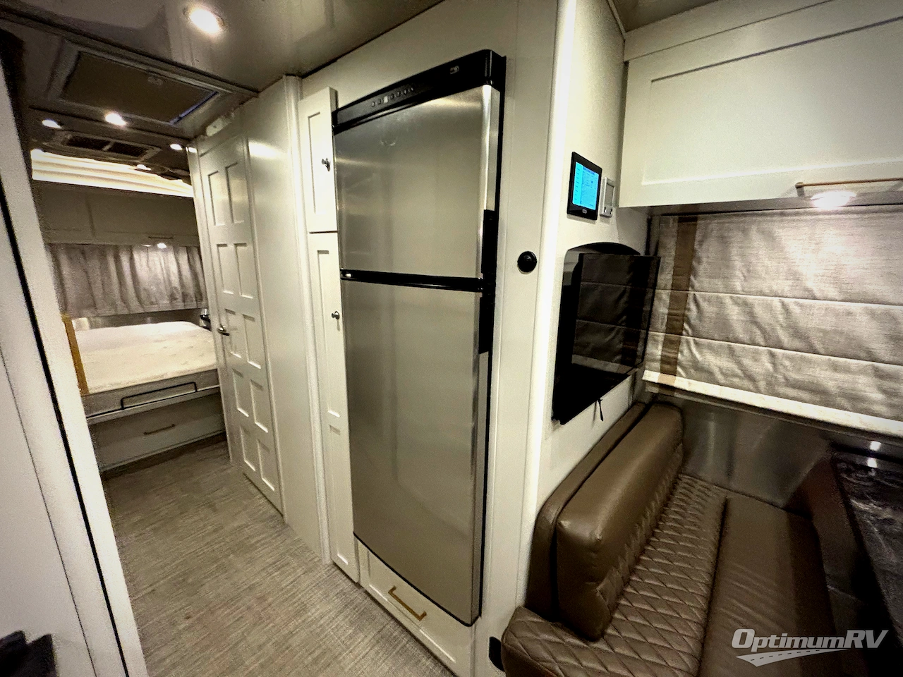 2023 Airstream Classic 30RB Photo 11