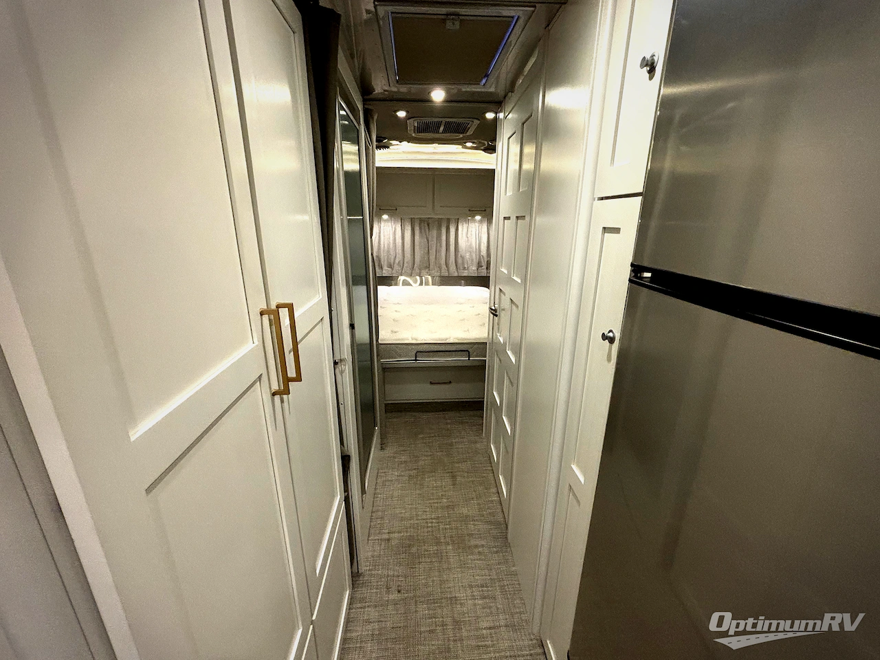 2023 Airstream Classic 30RB Photo 12