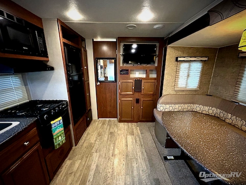 2018 Coachmen Freedom Express Ultra Lite 248RBS RV Photo 2