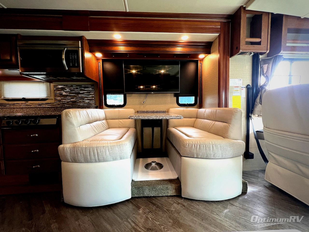 2017 Fleetwood Pace Arrow 35E Photo 8