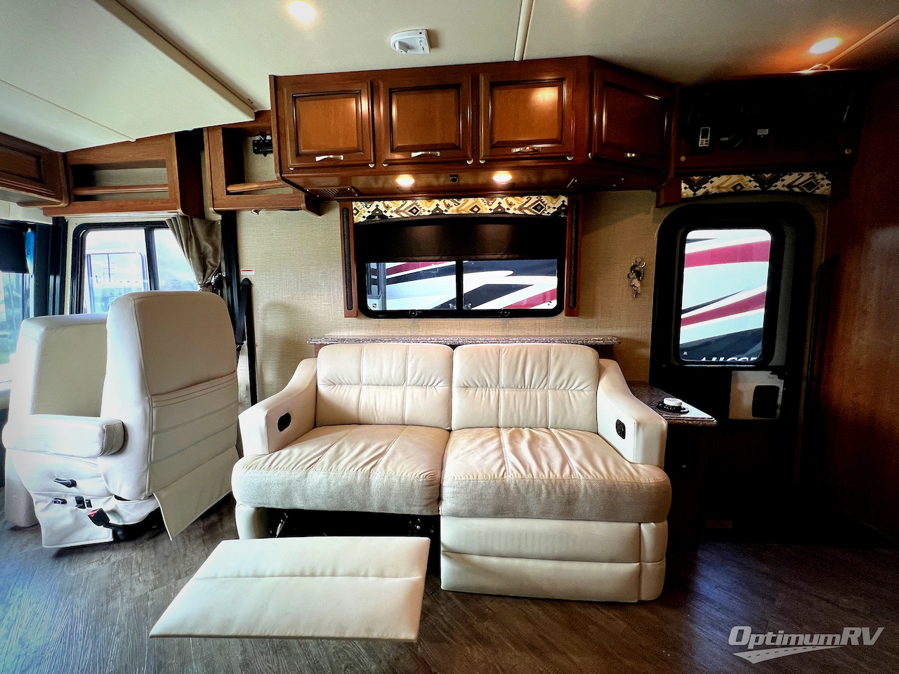 2017 Fleetwood Pace Arrow 35E Photo 9