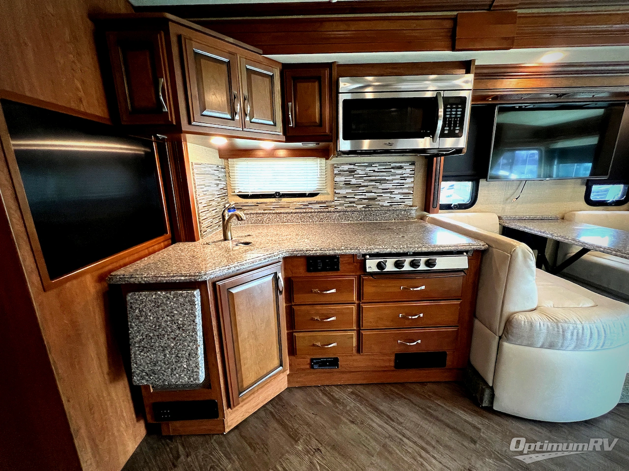 2017 Fleetwood Pace Arrow 35E Photo 10