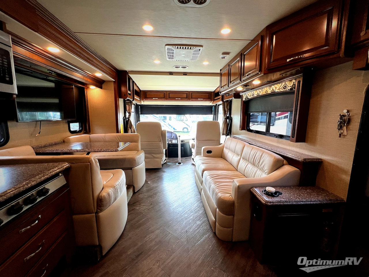2017 Fleetwood Pace Arrow 35E Photo 5