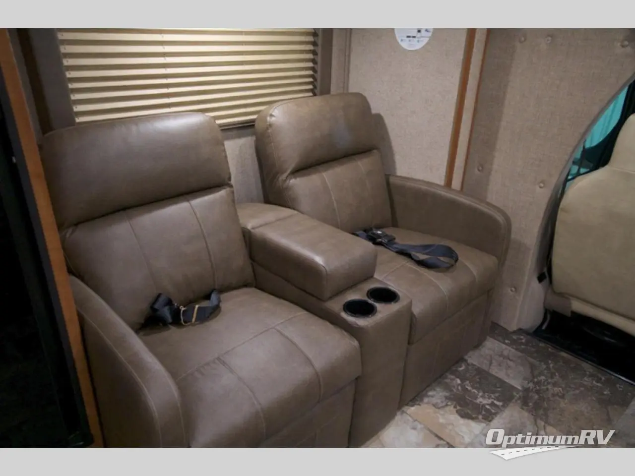 2018 Coachmen Leprechaun 260DS Ford 450 Photo 12