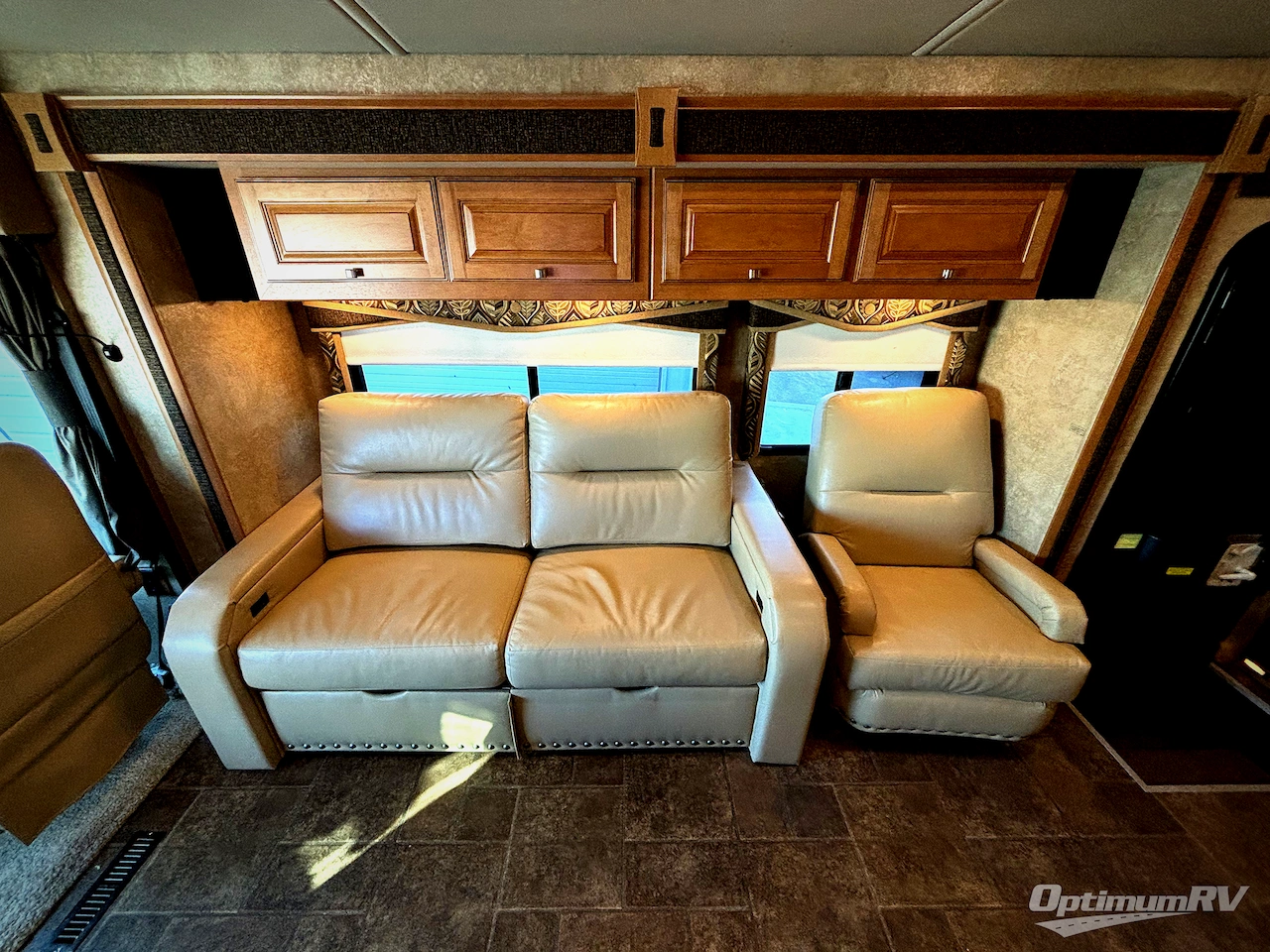 2014 Winnebago Sightseer 33C Photo 8