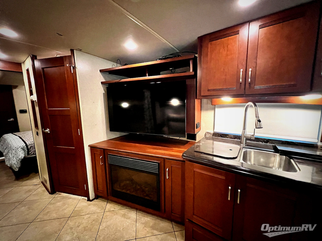 2015 Winnebago Forza 38R Photo 12