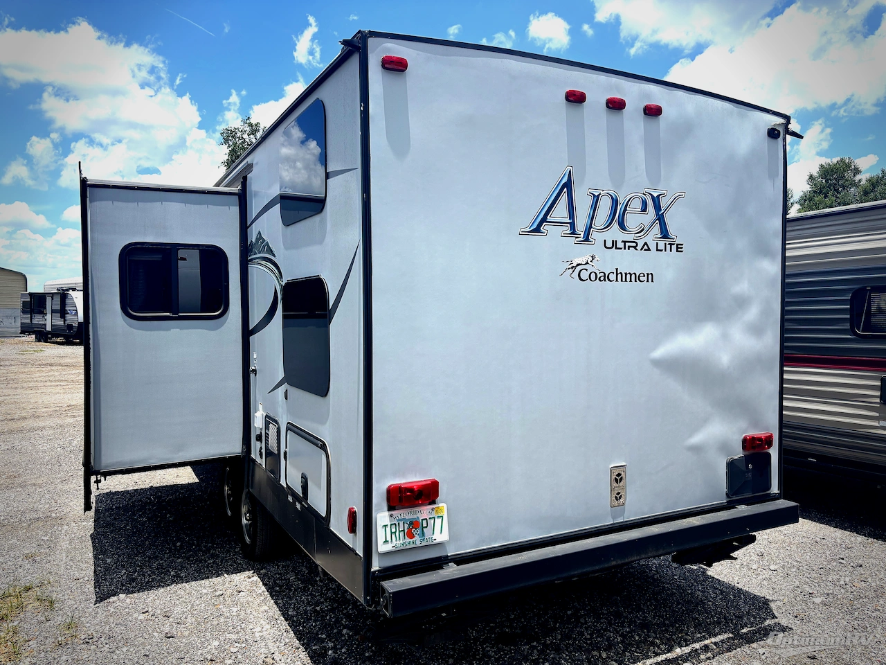 2016 Coachmen Apex Ultra-Lite 259BHSS Photo 2