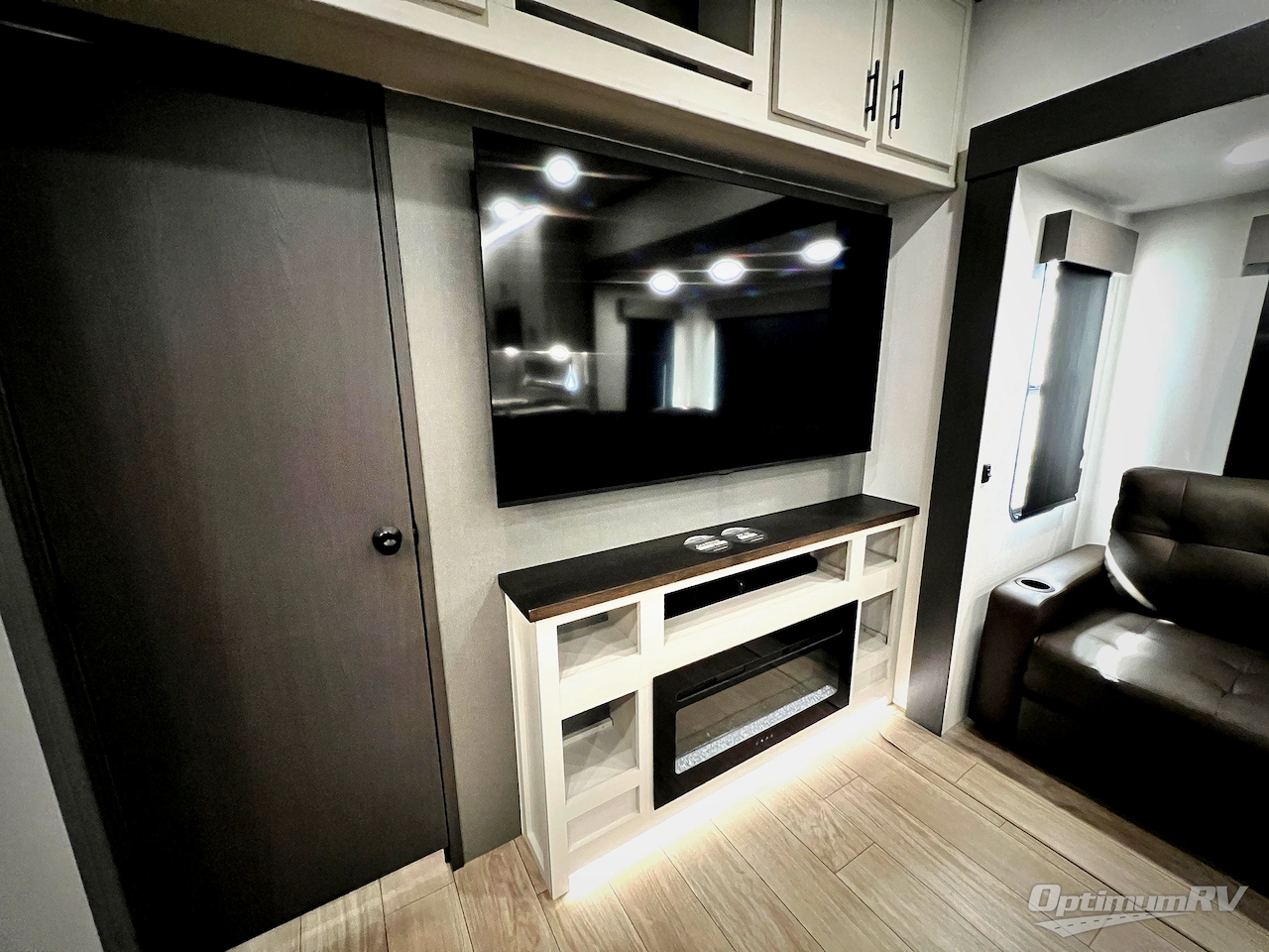 2027 Forest River Crusader 2SUITE Photo 10