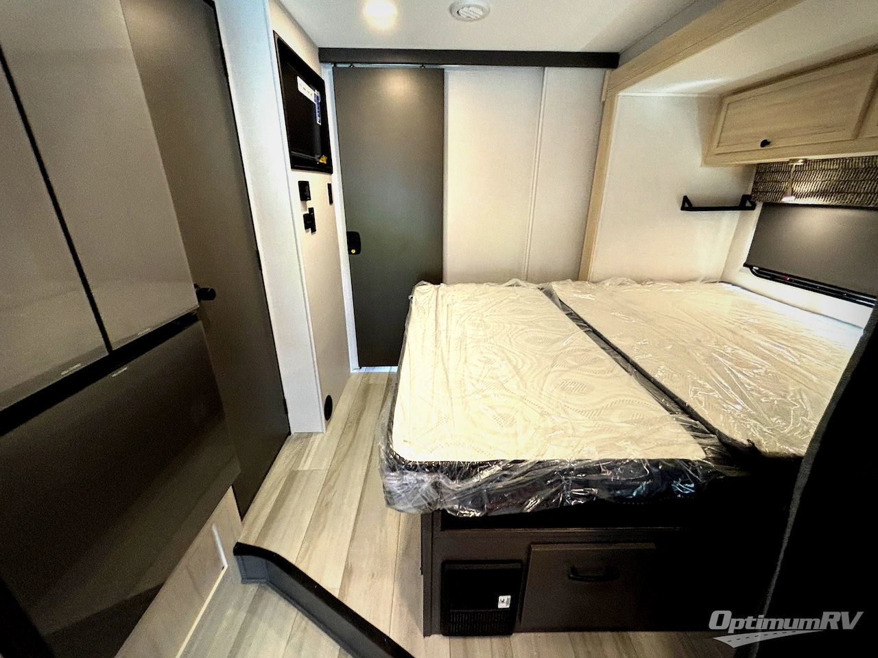 2027 Forest River Sunseeker 2440DS Photo 15