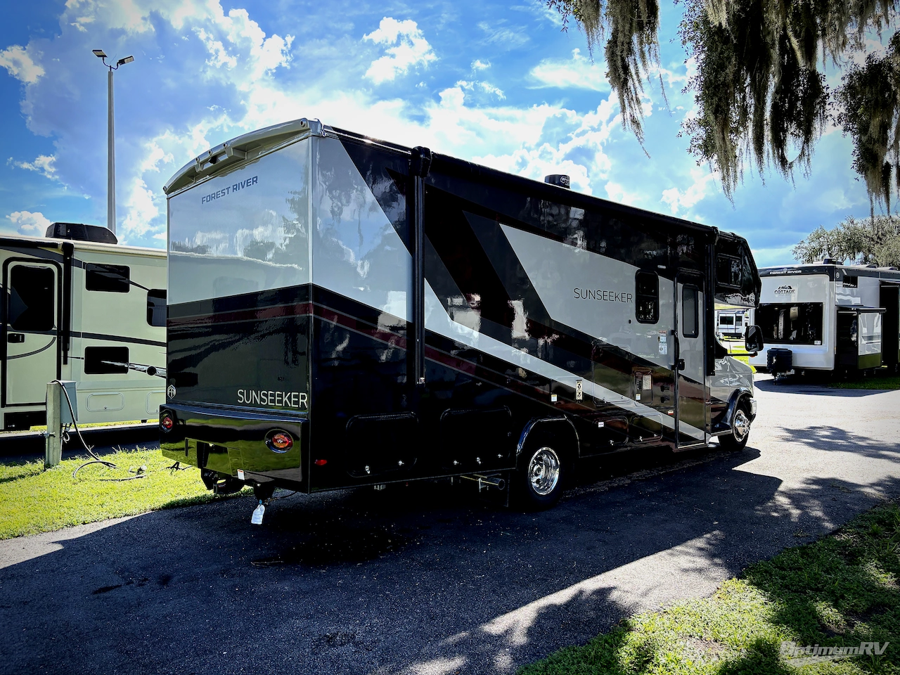 2027 Forest River Sunseeker 2440DS Photo 2
