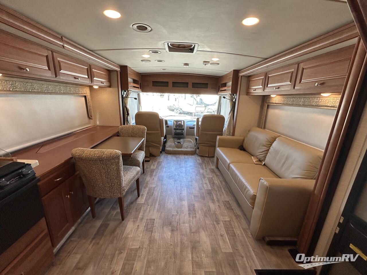 2017 Winnebago Sunstar LX 30T Photo 8