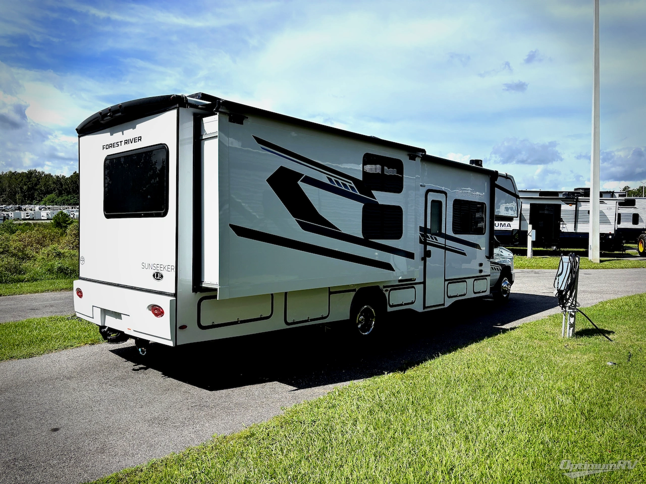 2027 Forest River Sunseeker LE 3250DSLE Ford Photo 2