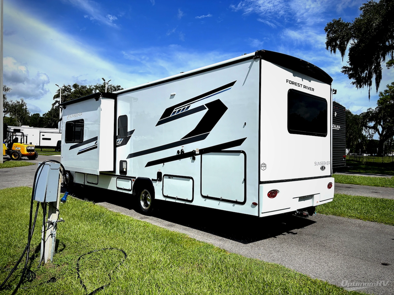 2027 Forest River Sunseeker LE 3250DSLE Ford Photo 3