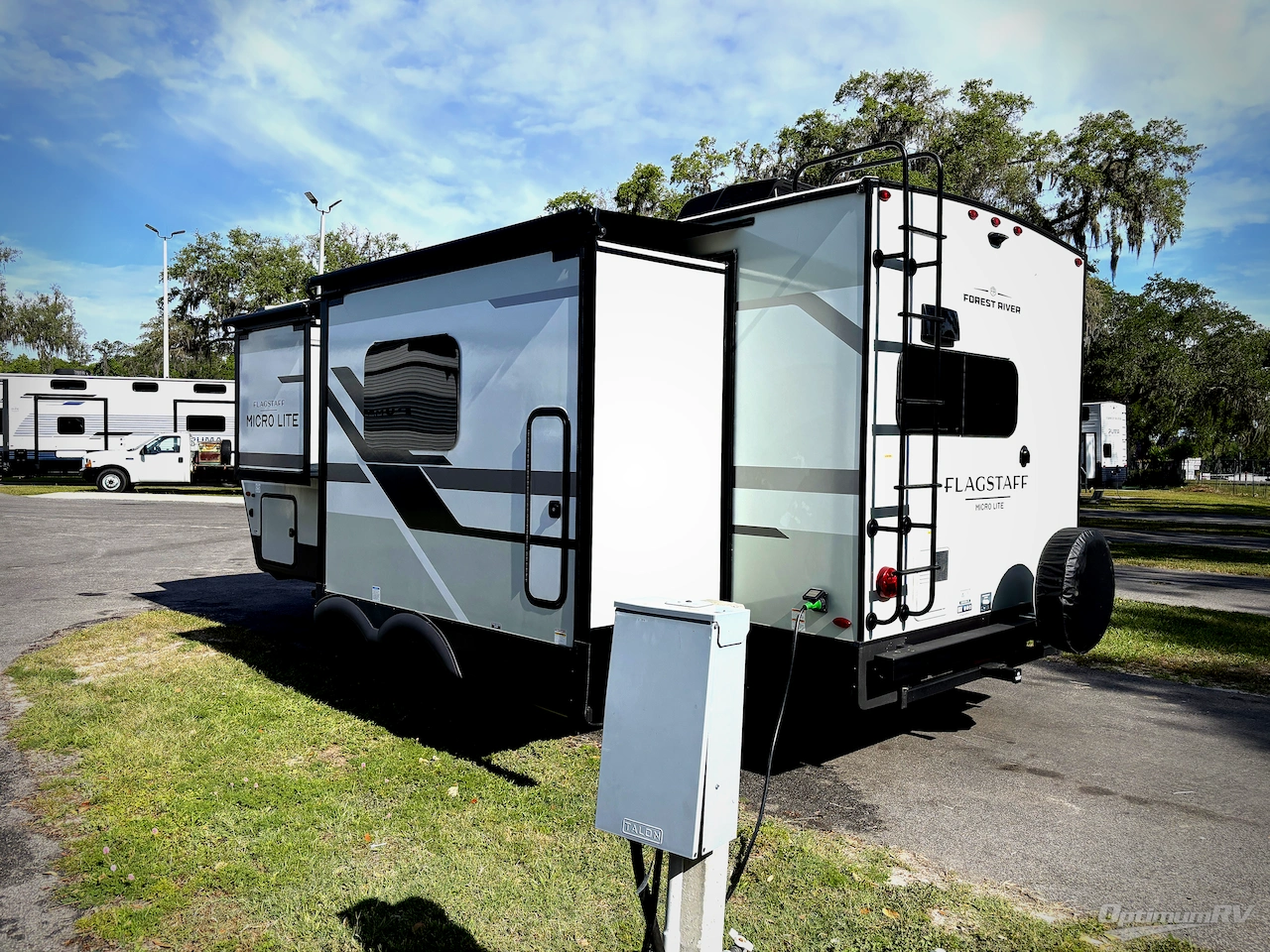 2026 Forest River Flagstaff Micro Lite 25SRK Photo 3