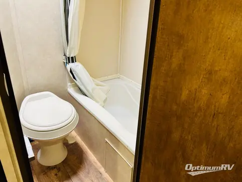 2017 Forest River Wildwood X-Lite 261BHXL RV Photo 4