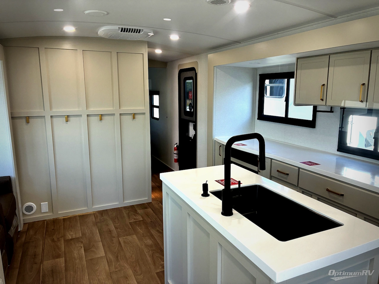 2027 Grand Design Imagine 2670MK Photo 6
