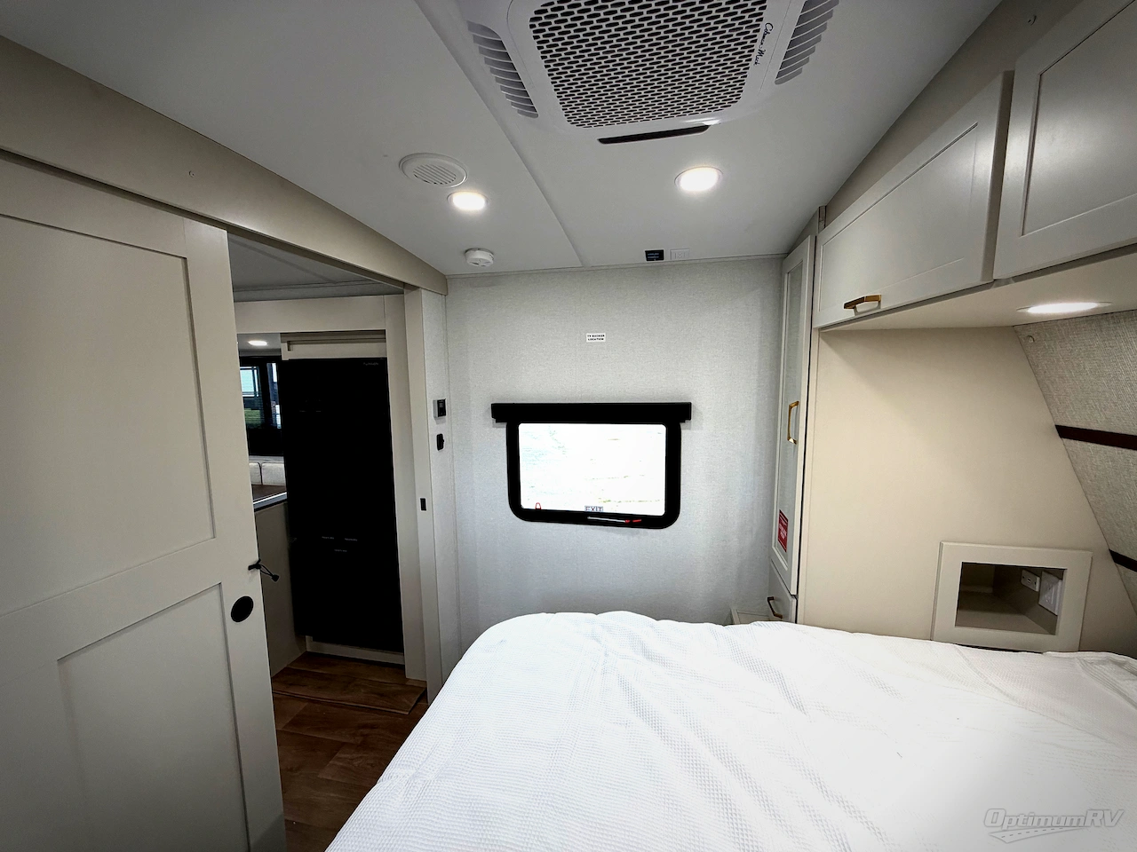 2027 Grand Design Imagine 2470BH Photo 15