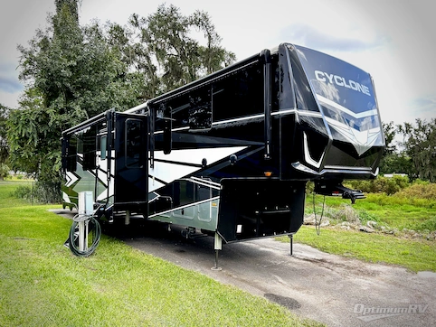 New 2025 Heartland Cyclone 4014C Featured Photo
