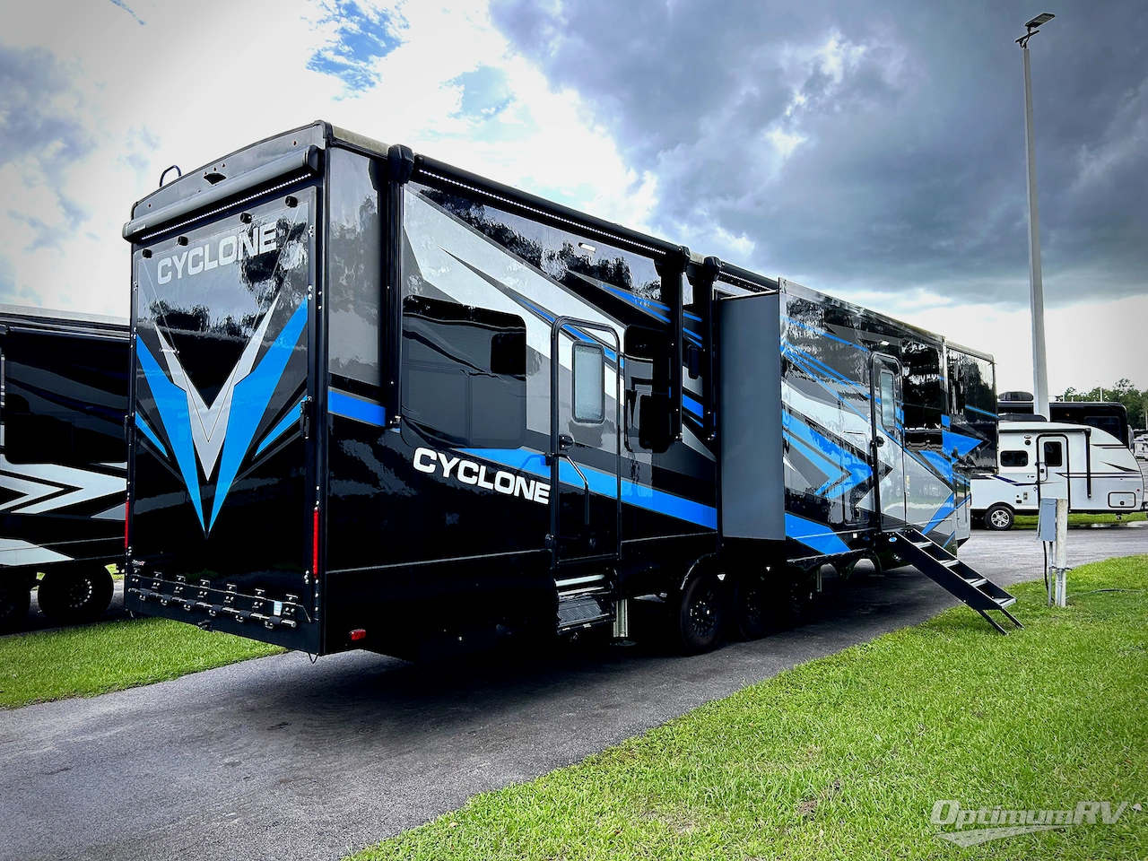 2025 Heartland Cyclone 4006 Photo 2